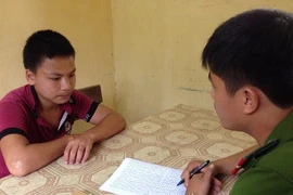 Giật nhầm điện thoại dỏm, bị bắt ở tù 