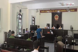Video: Cha ruột bạo hành con gái gần 1 tuổi để níu kéo vợ