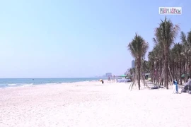 Video: Bãi biển Đà Nẵng ra sao sau lệnh cấm?