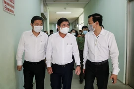 Video: Lãnh đạo TP.HCM kiểm tra phòng dịch tại BV Chợ Rẫy