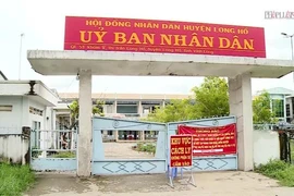 Video: Thêm 6 ca dương tính COVID-19, UBND huyện Long Hồ họp khẩn