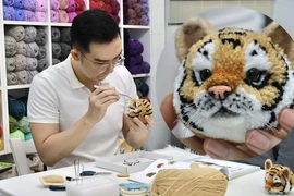Chàng trai khởi nghiệp với nghệ thuật pompom độc đáo