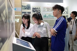 Giới trẻ TP.HCM tìm về các bảo tàng lịch sử trước thềm 30-4