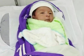 Bé trai bị bỏ rơi kèm lời nhắn: ‘Con anh đó anh Hưng’