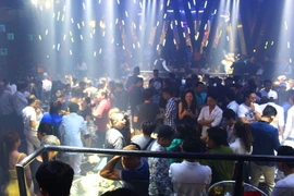 Nhân viên quán bar, karaoke được đề xuất hỗ trợ mất việc làm