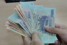 tham gia BHXH bắt buộc 17 năm, người lao động có thể tiếp tục đóng BHXH tự nguyện để được nhận lương hưu. Ảnh:NGUYỄN HIỀN
