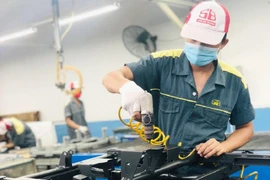 người lao động đang làm việc tại công ty. Ảnh: Phong Điền