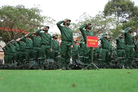 Từ ngày 1-7, mức lương của sĩ quan quân đội sẽ được tăng lên . Ảnh: HOÀNG GIANG