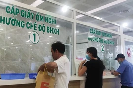 Người dân đến khám chữa bệnh BHYt tại Bệnh viện 175. Ảnh: NGUYỄN HIỀN