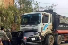 Xe con va chạm ô tô tải lúc sáng sớm, 2 người thương vong