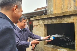 Khoan ống xuyên sông Hồng, dẫn nước sạch về xã đảo duy nhất của Hà Nội