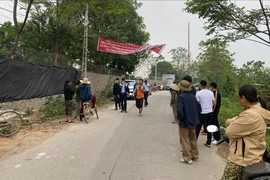 Phú Thọ: Uỷ ban huyện xuống kiểm tra trang trại heo gây hôi thối