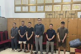 Gây ùn tắc khu dân cư nghi do không được thuê vận chuyển vật liệu xây dựng