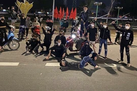 Hoà Bình: Khởi tố 17 thanh thiếu niên tụ tập, đua xe trái phép