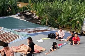 Ngập lụt lịch sử tại Thái Nguyên: Người dân leo nóc nhà, Công an căng mình cứu trợ