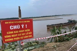 Phú Thọ công bố tình huống khẩn cấp sạt lở đê hữu sông Thao