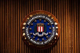 Giám đốc FBI đã kêu gọi các công ty Mỹ xây dựng quan hệ chặt chẽ hơn với cơ quan này để chống lại nỗ lực của “gián điệp” Trung Quốc.