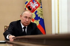 `Tổng thống Nga Vladimir Putin tham dự cuộc họp với các thành viên chính phủ ở Moscow, Nga, vào ngày 10-3.
