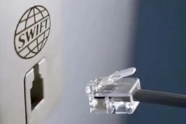  Ba ngân hàng lớn của Belarus, bao gồm Belagroprombank, Ngân hàng Phát triển Belarus và Ngân hàng Dabrabyt, đã bị loại khỏi SWIFT.