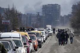 Dòng người xếp hàng để di tản khỏi Ukraine. 