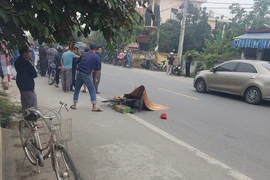 Cụ ông đi xe đạp tử vong sau va chạm với xe tải 