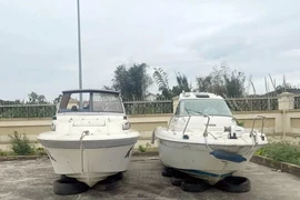 Thu giữ lô hàng động cơ máy thuỷ và xuồng nhập lậu tại Quảng Ninh