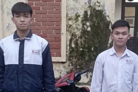 Từ clip trên mạng xã hội, công an triệu tập 3 thanh niên chạy xe lạng lách đánh võng trên đường