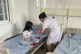 33 học sinh tiểu học ở Quảng Ninh nghi ngộ độc, nhập viện sau bữa ăn trưa