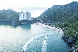 Đảo Cát Bà đông nườm nượp 2 ngày đầu nghỉ lễ, nhiều du khách không tìm được phòng