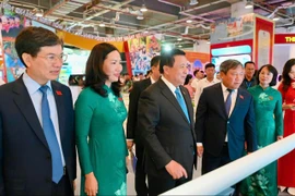 Ông Nguyễn Xuân Thắng dự triển lãm thành tựu Quảng Ninh 5 năm