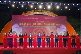 Khai mạc Triển lãm 'Di sản Văn hóa, danh thắng Việt Nam và sản phẩm thủ công truyền thống năm 2025'