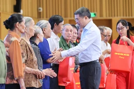 Thủ tướng Lê Minh Hưng tặng quà người có công, hộ nghèo, công nhân lao động tại Hải Phòng