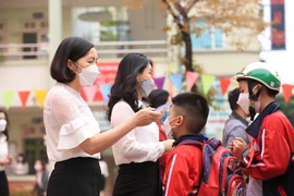 Hàng chục tỉnh, thành tiêm vaccine COVID-19 mũi 3, mũi 4 còn thấp 