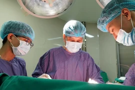 Hoại tử tầng sinh môn do đắp thuốc nam điều trị nhọt 
