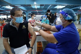 Thủ tướng yêu cầu đẩy nhanh tiêm vaccine phòng COVID-19 mũi 3, mũi 4 