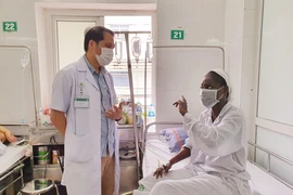Bác sĩ Việt Nam cứu cô giáo Nigeria sốt rét nguy kịch 
