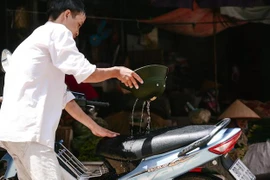 Ngồi yên xe nóng làm giảm chất lượng tinh trùng, tăng viêm nhiễm phụ khoa?