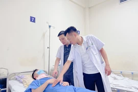 Tự té xe do uống rượu, nam thanh niên 25 tuổi vỡ tinh hoàn 