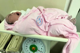 Một bé gái ở Bắc Giang chào đời với cân nặng 6,2 kg 