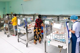 Ca mắc virus Adeno tăng cao, Hà Nội yêu cầu bố trí đủ nhân lực, giường bệnh 
