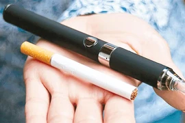 Nữ sinh 14 tuổi tím tái, co giật sau khi hút thử thuốc lá điện tử 