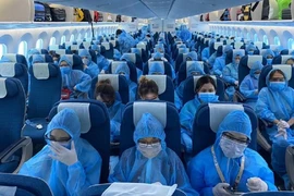 Sở Y tế yêu cầu 10 quận, huyện ở Hà Nội cung cấp hồ sơ liên quan các 'chuyến bay giải cứu'