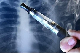 Bé 5 tuổi ngộ độc ma túy sau khi uống dung dịch trong thuốc lá điện tử 