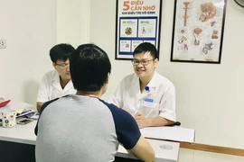 Nam giới không có tinh trùng vẫn có thể sinh con? 