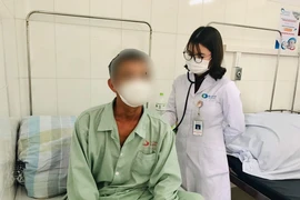 3 ngày ho ra nửa lít máu, người đàn ông nguy kịch