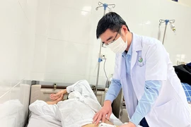 Quan hệ sai tư thế, người đàn ông phải nhập viện cấp cứu 