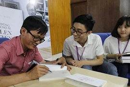 Giao lưu tác giả sách 'Đừng chờ ai lên tiếng hộ mình'