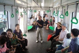 Clip: Ngày đầu mở cửa tham quan nhà ga La Khê