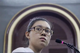 Thùy Dung khai về cách chuyển thư cho người yêu