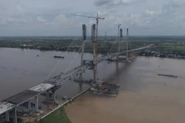 Cầu Cao Lãnh trước ngày hợp long